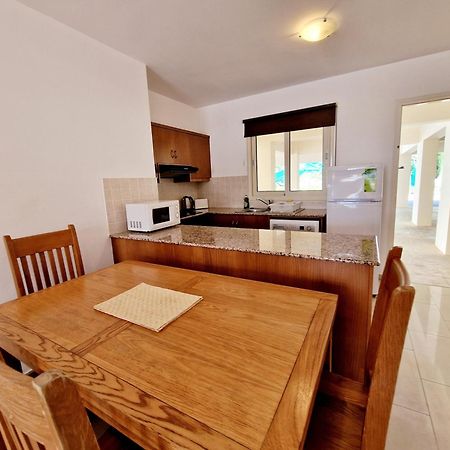 C5 Vanessa Poolside Apartment Peyia Ngoại thất bức ảnh