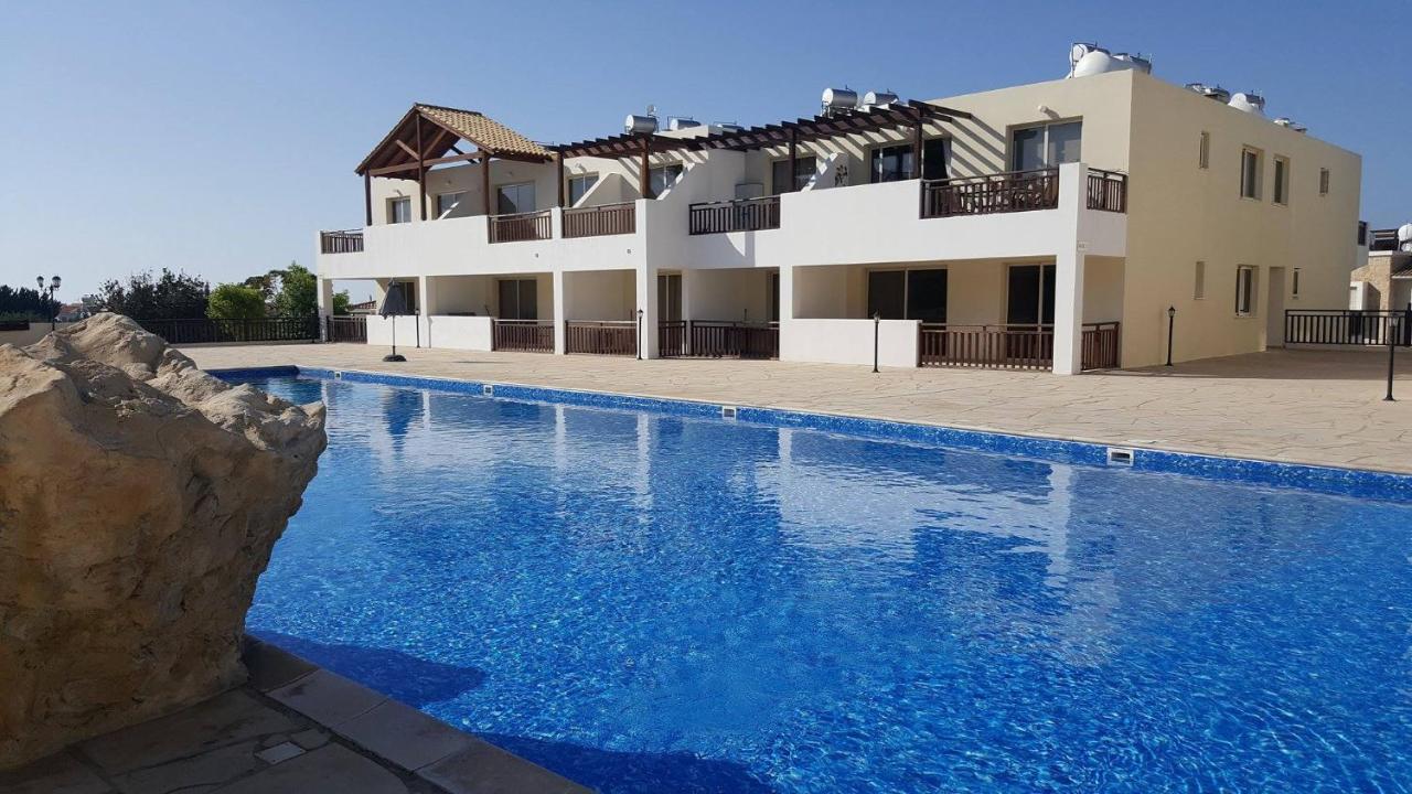 C5 Vanessa Poolside Apartment Peyia Ngoại thất bức ảnh