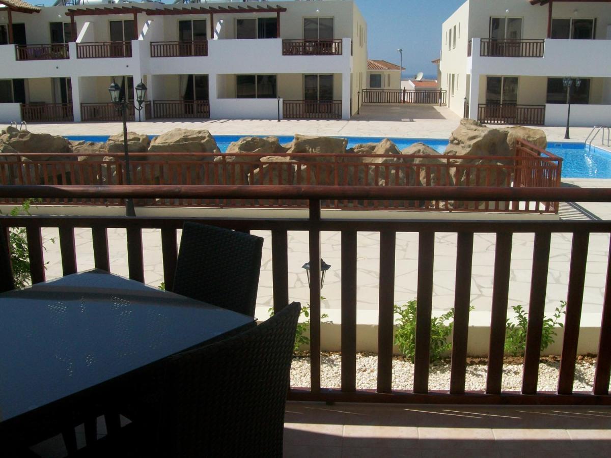 C5 Vanessa Poolside Apartment Peyia Ngoại thất bức ảnh